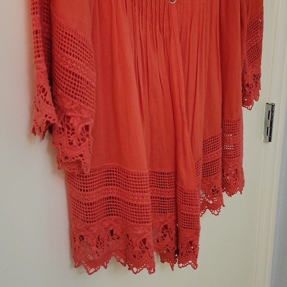 V CRISTINA Coral Crochet Lace Pintucked Kimono Festival Blouse - Picture 4 of 10